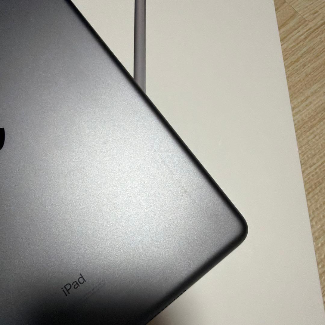 iPad第8世代　スペースグレイ　32GB