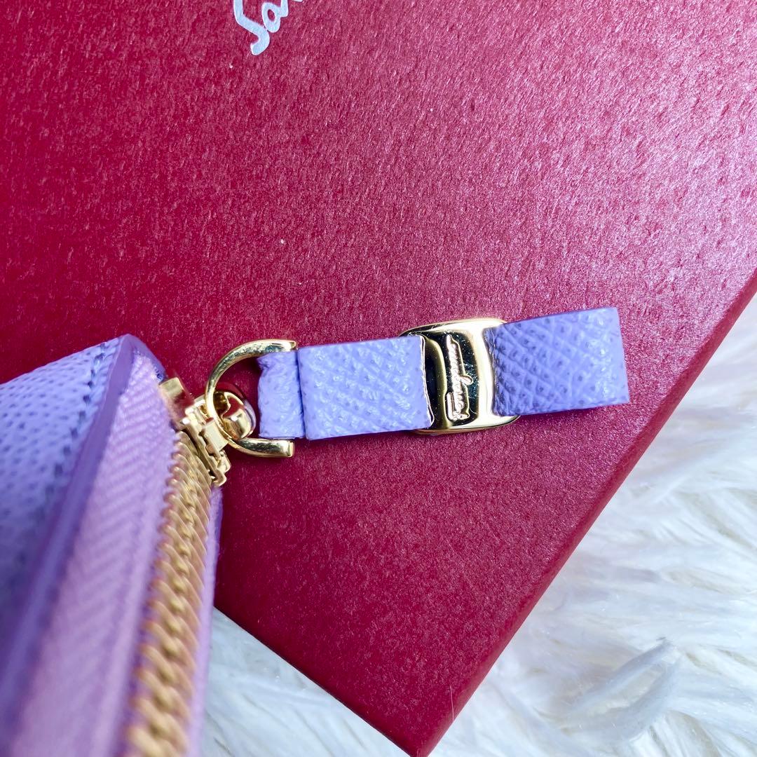 【未使用】 フェラガモ ケース ヴァラリボン ラウンドジップ