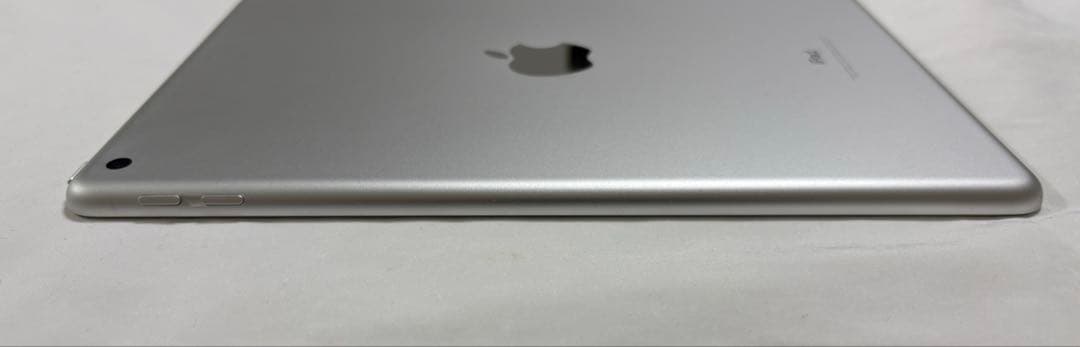 iPad ￼第６世代wi-fi 32GBシルバー 本体