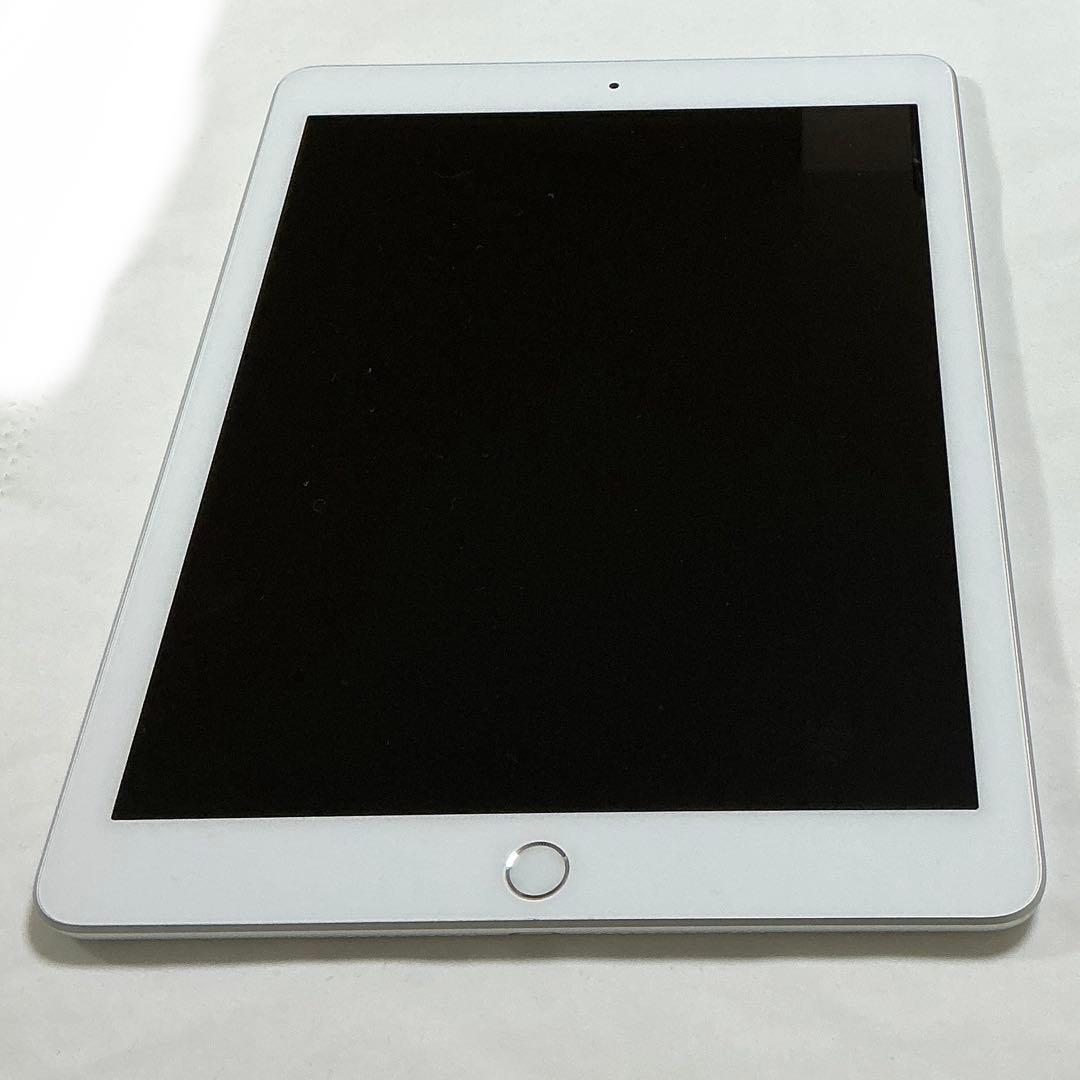 iPad ￼第６世代wi-fi 32GBシルバー 本体