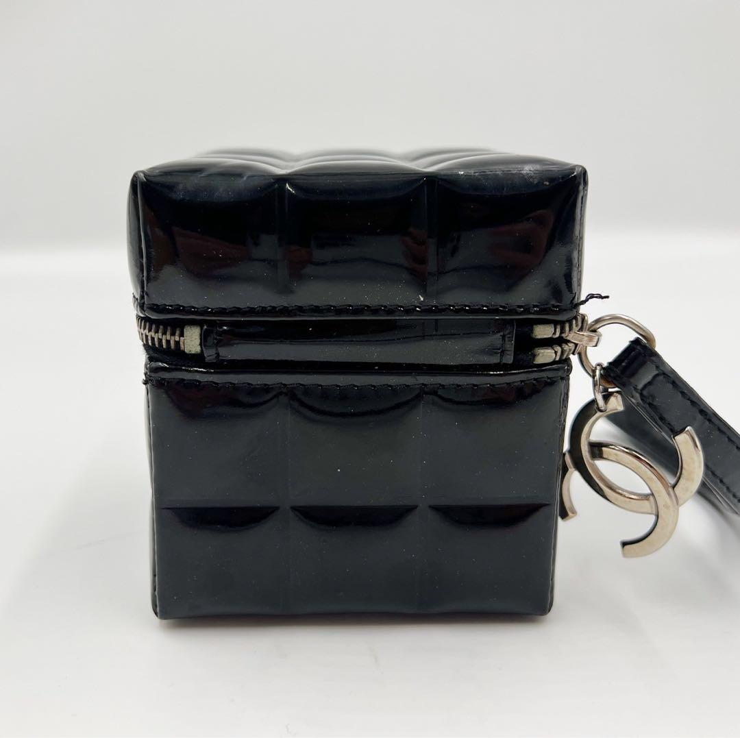 CHANEL シャネル　ココマーク　エナメル　バニティ　ポーチ　ブラック