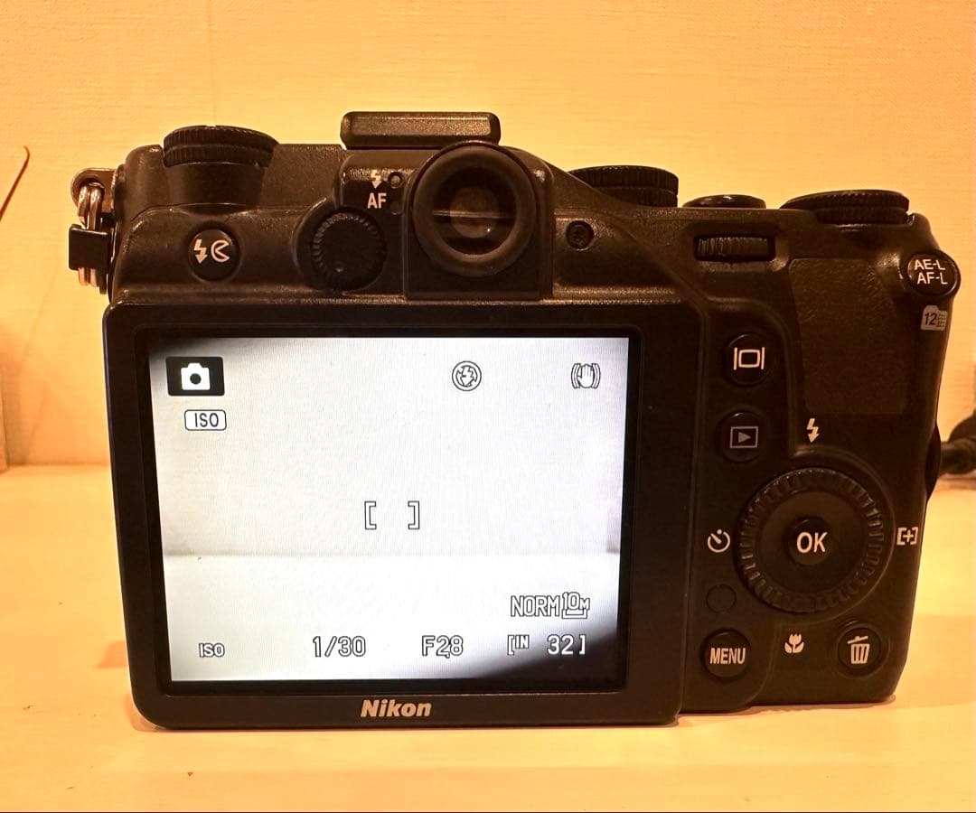 Nikon coolpix p7000 バッテリー、 SDカード、充電器付