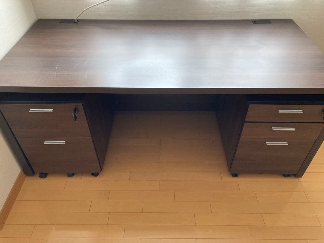 塚*本様 役員用平机、ダークブラウン色、独立キャスター引き出し付き(組立て要,バ