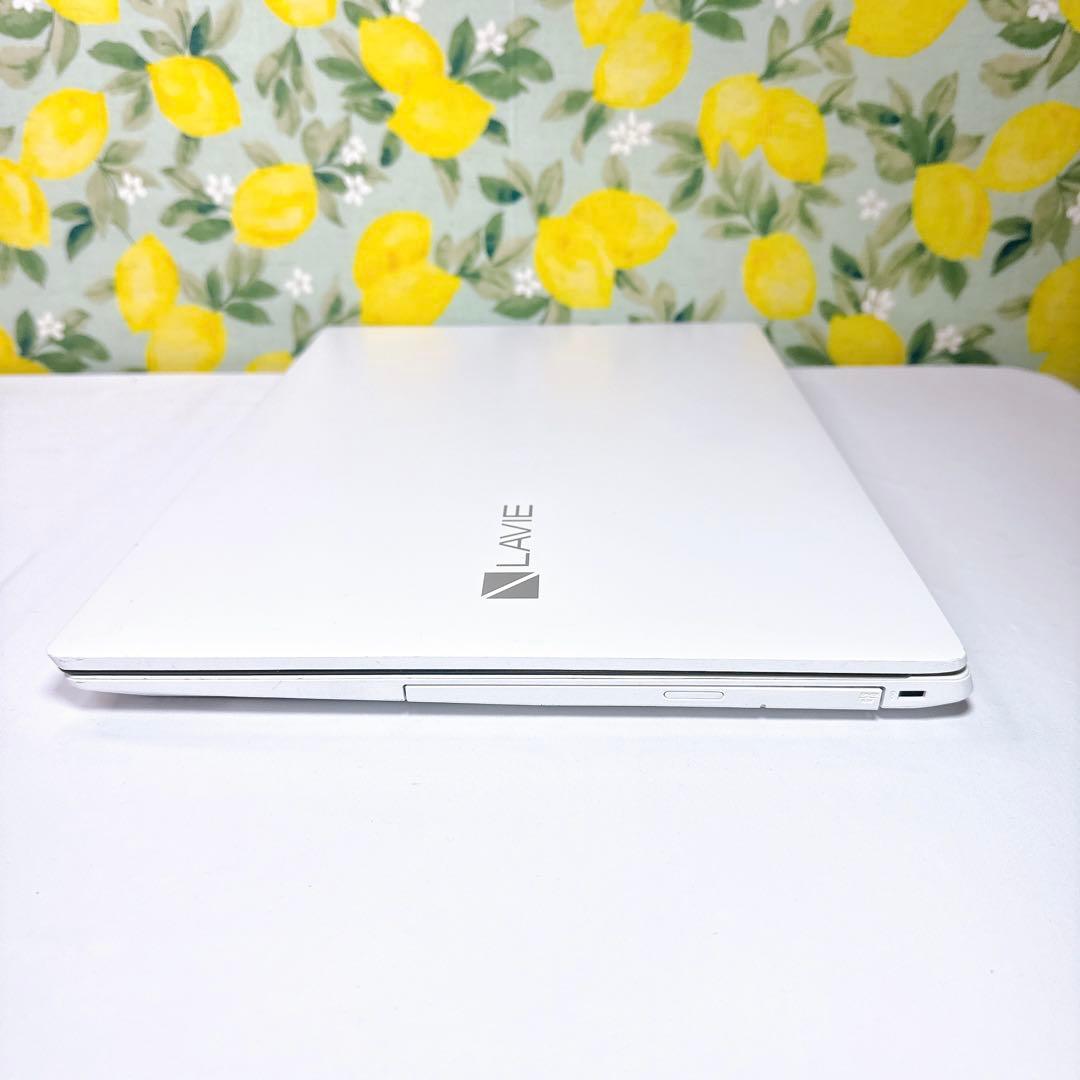 注目❤️薄型ホワイトノートパソコン❤️設定済み❤️すぐ使える❤️マウス付き❤️