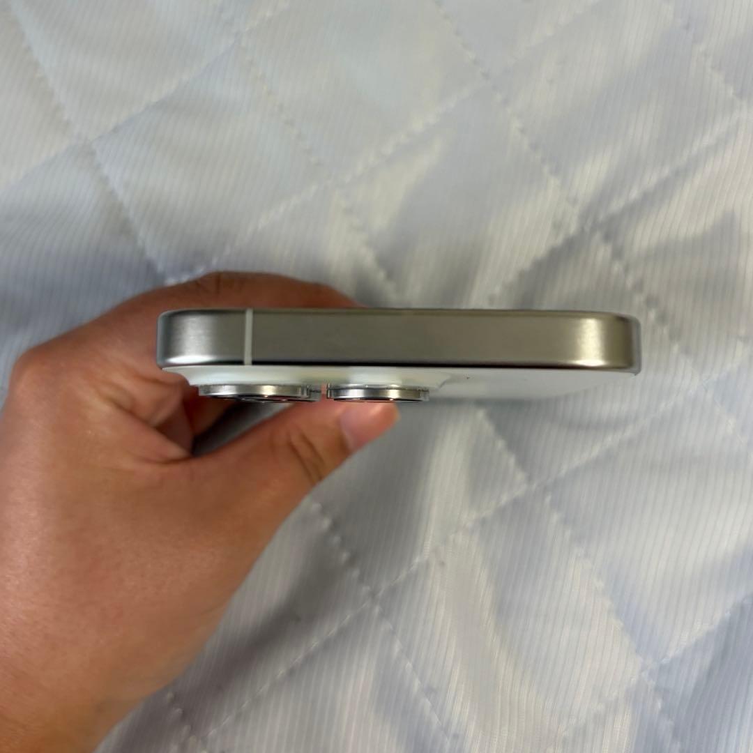 iPhone15pro 256GB ホワイトチタニウム