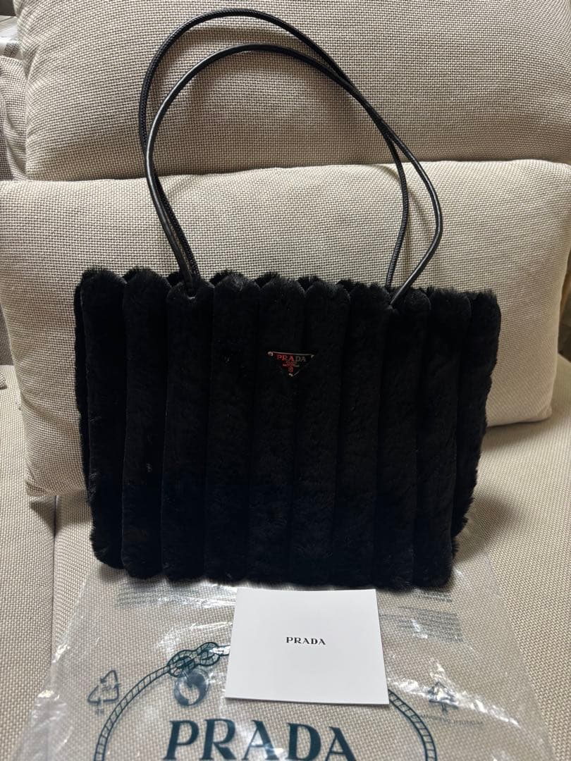 新品未使用PRADA ブラックファーバッグ　ノベルティ