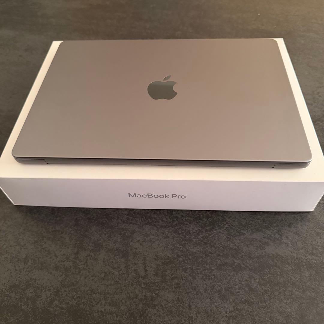 「新品同様」14インチMacBook Pro スペースグレイ