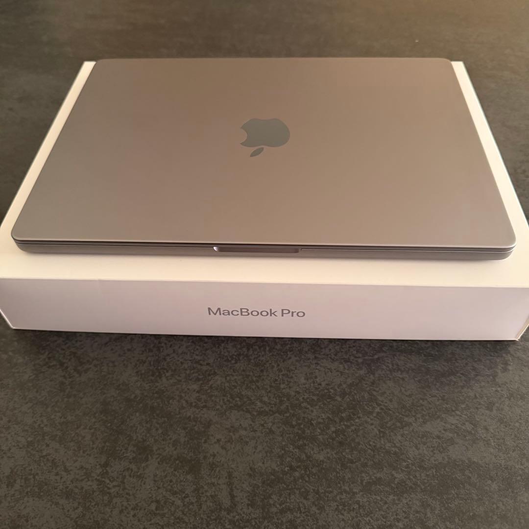 「新品同様」14インチMacBook Pro スペースグレイ