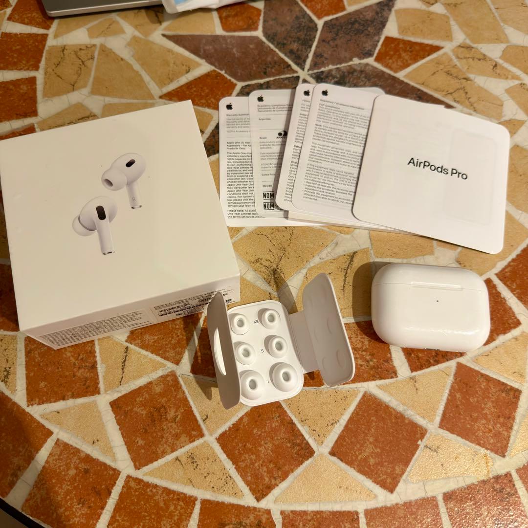 AirPods Pro 第2世代　Lightningコネクタ 箱付き