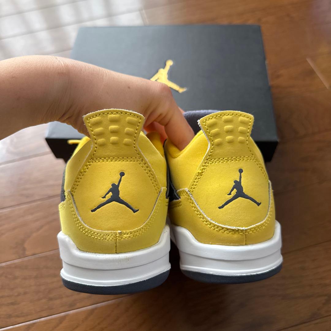 ジョジョ NIKE AIR JORDAN4 \"Tour Yellow\"