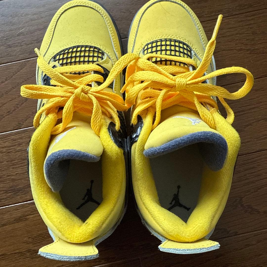 ジョジョ NIKE AIR JORDAN4 \"Tour Yellow\"