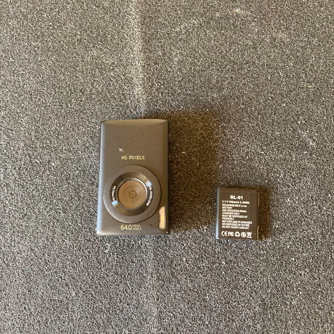 中古　　640万画素 コンパクトデジタルカメラとバッテリーセット