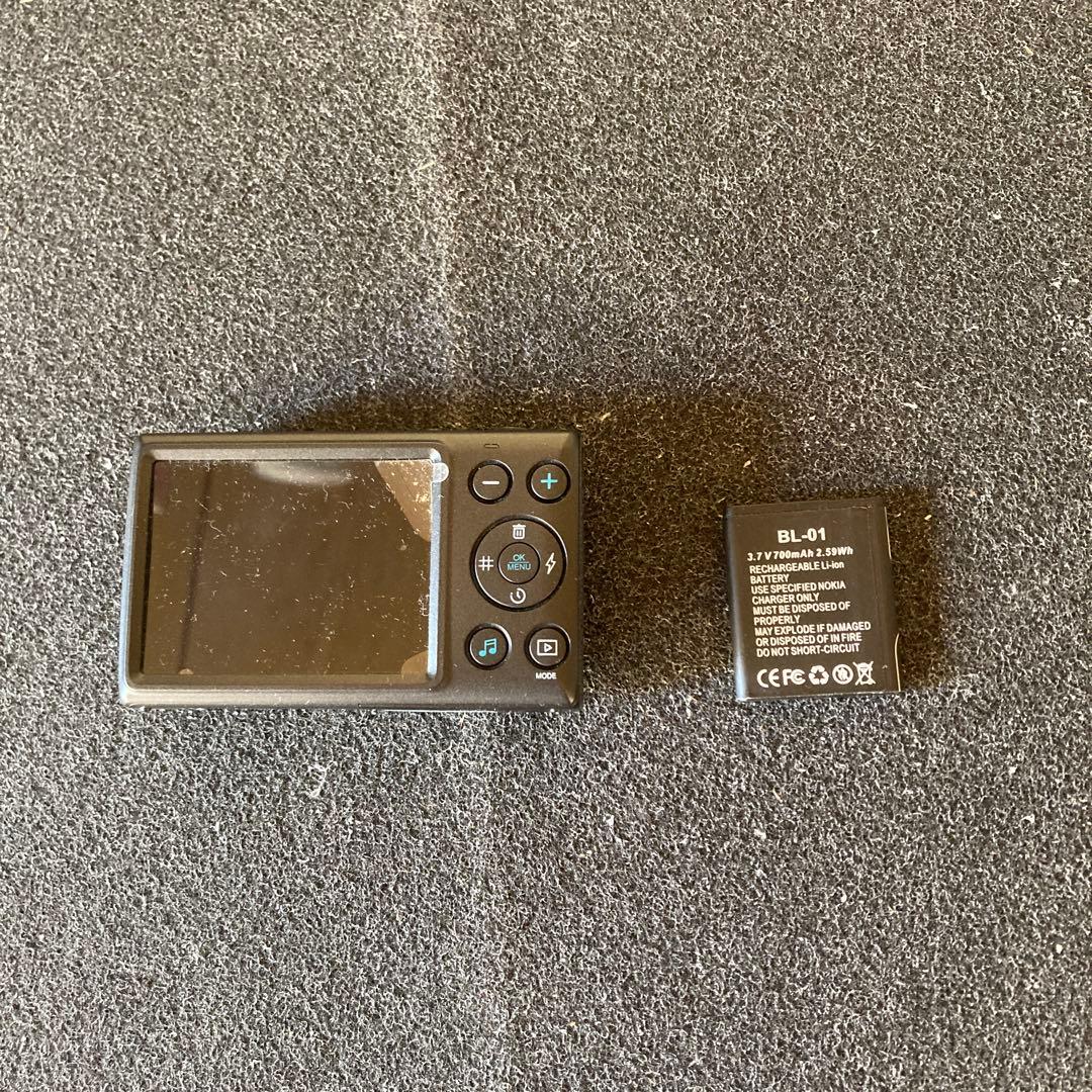 中古　　640万画素 コンパクトデジタルカメラとバッテリーセット