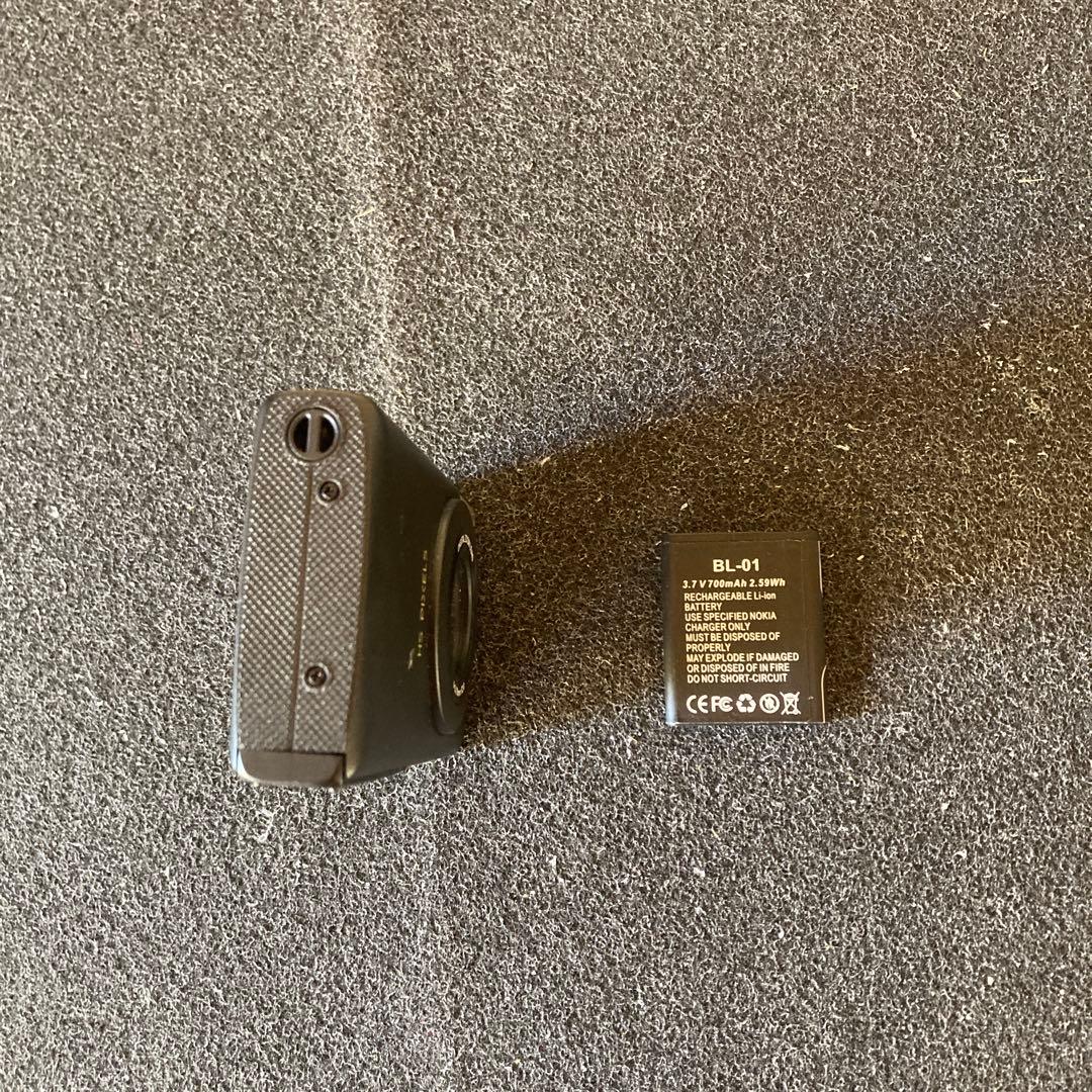 中古　　640万画素 コンパクトデジタルカメラとバッテリーセット