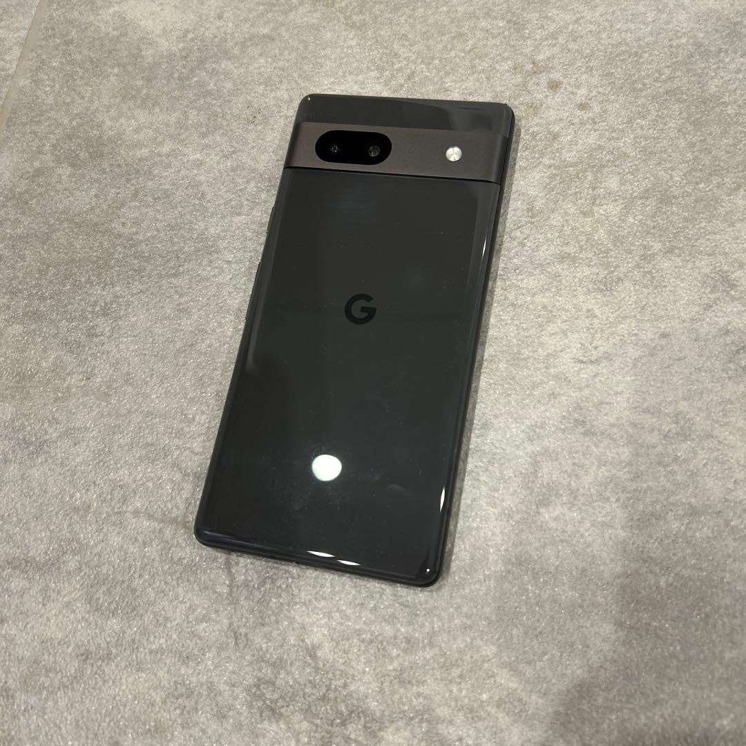 Google Pixel 7a（チャコール）とケース