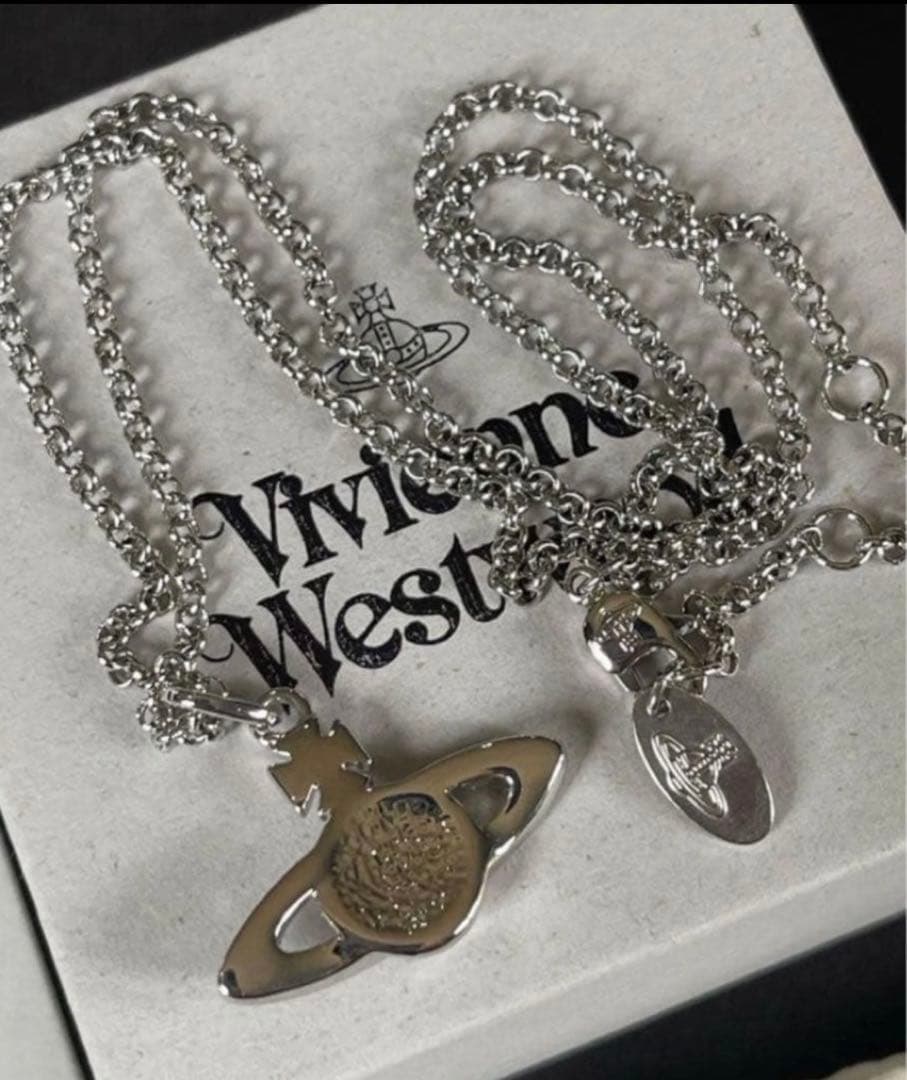 Vivienne Westwoodヴィヴィアンネックレス バスレリーフペンダント