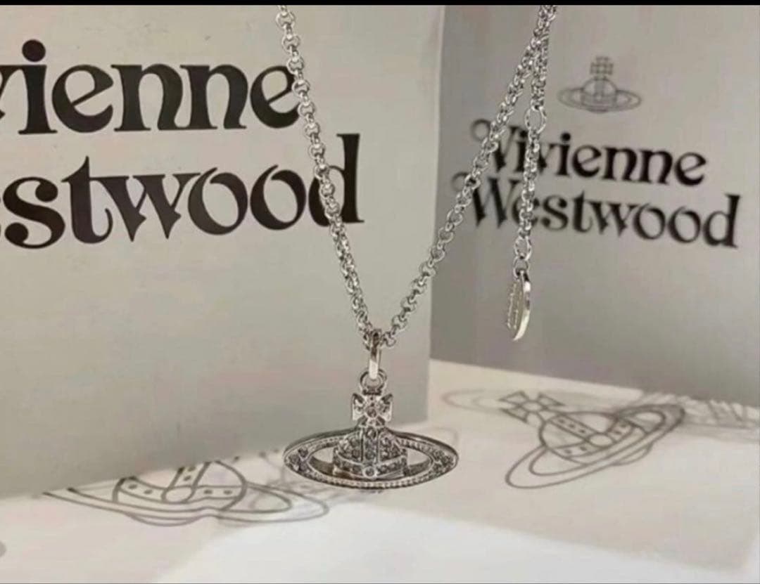 Vivienne Westwoodヴィヴィアンネックレス バスレリーフペンダント