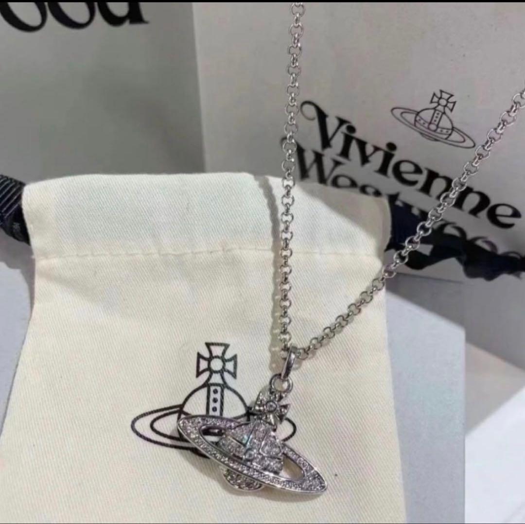 Vivienne Westwoodヴィヴィアンネックレス バスレリーフペンダント