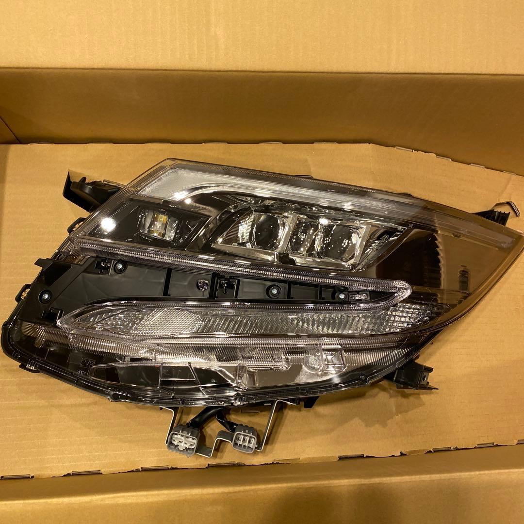 エスクワィア　左ヘッドライト