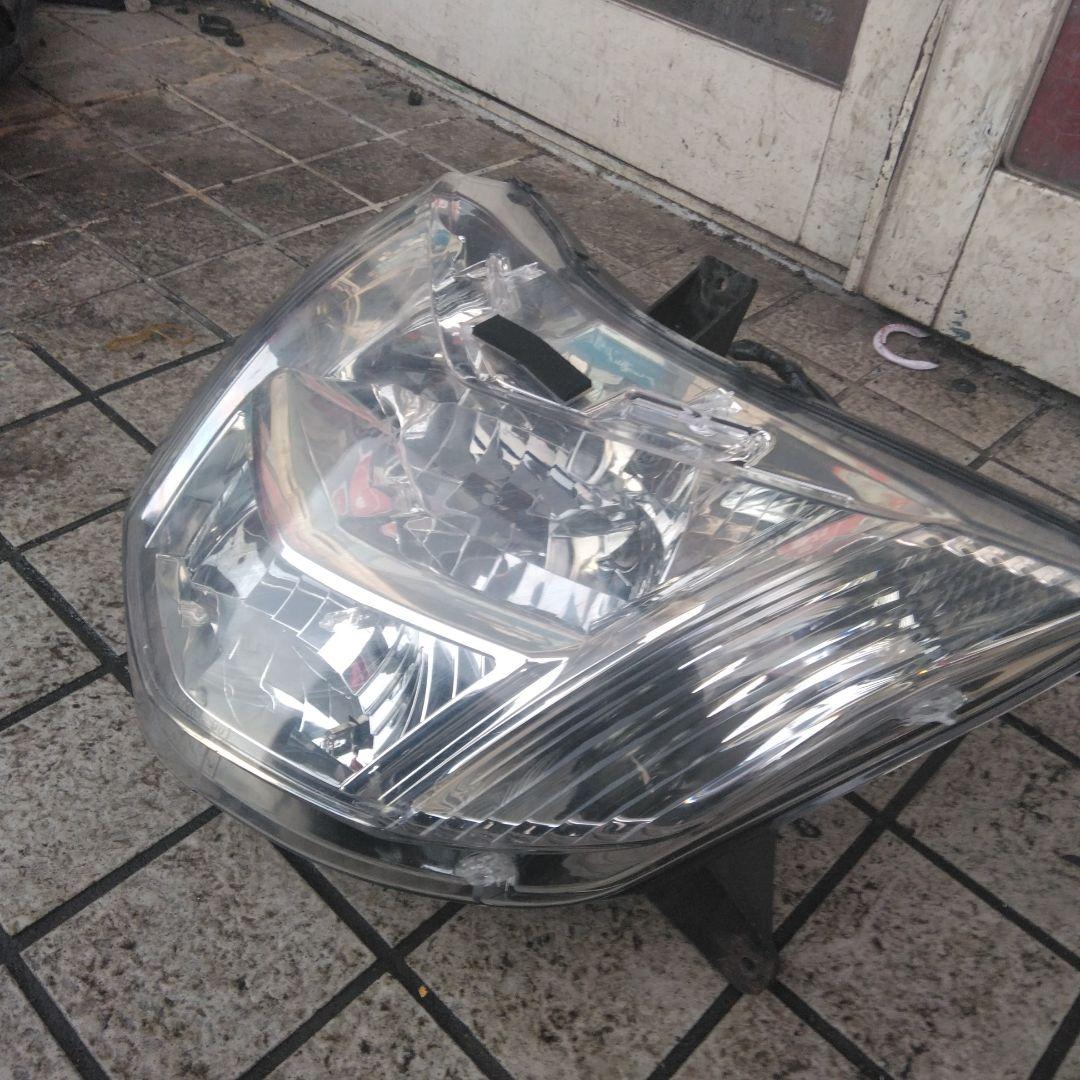 マグザム純正ヘッドライト中古　SG17　SG21共通　マグザム250まあまあ綺麗