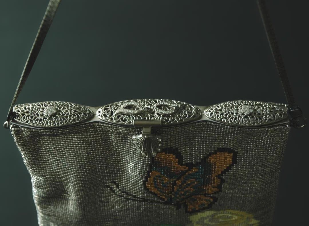 蝶と花のデリカビーズ織ハンドバッグ