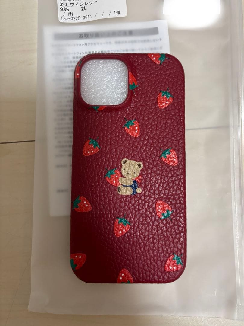 新品　ファミリア　超人気　スマホケース　iPhone15 イチゴ　赤　限定