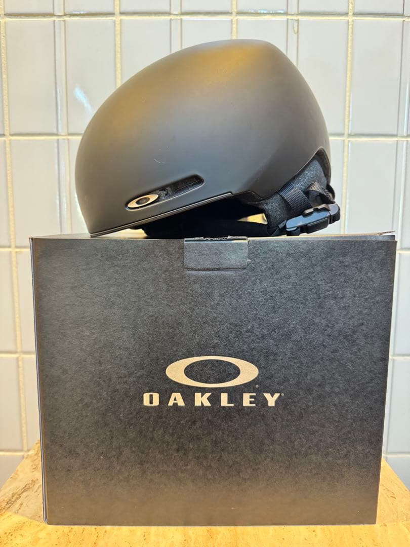 OAKLEY MOD1 ヘルメット L ブラックアウト　箱付属品　女性使用品