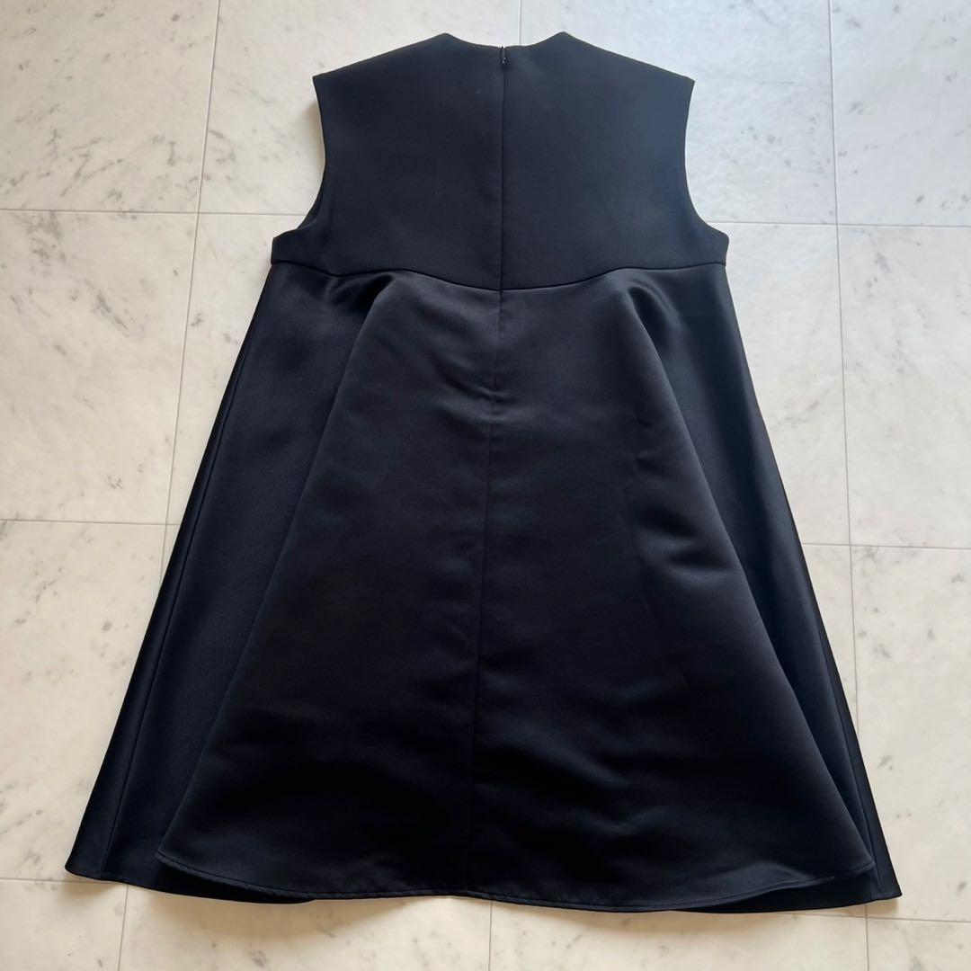 YOKOCHAN パールネック Aラインノースリーブブラウス サテン ブラック