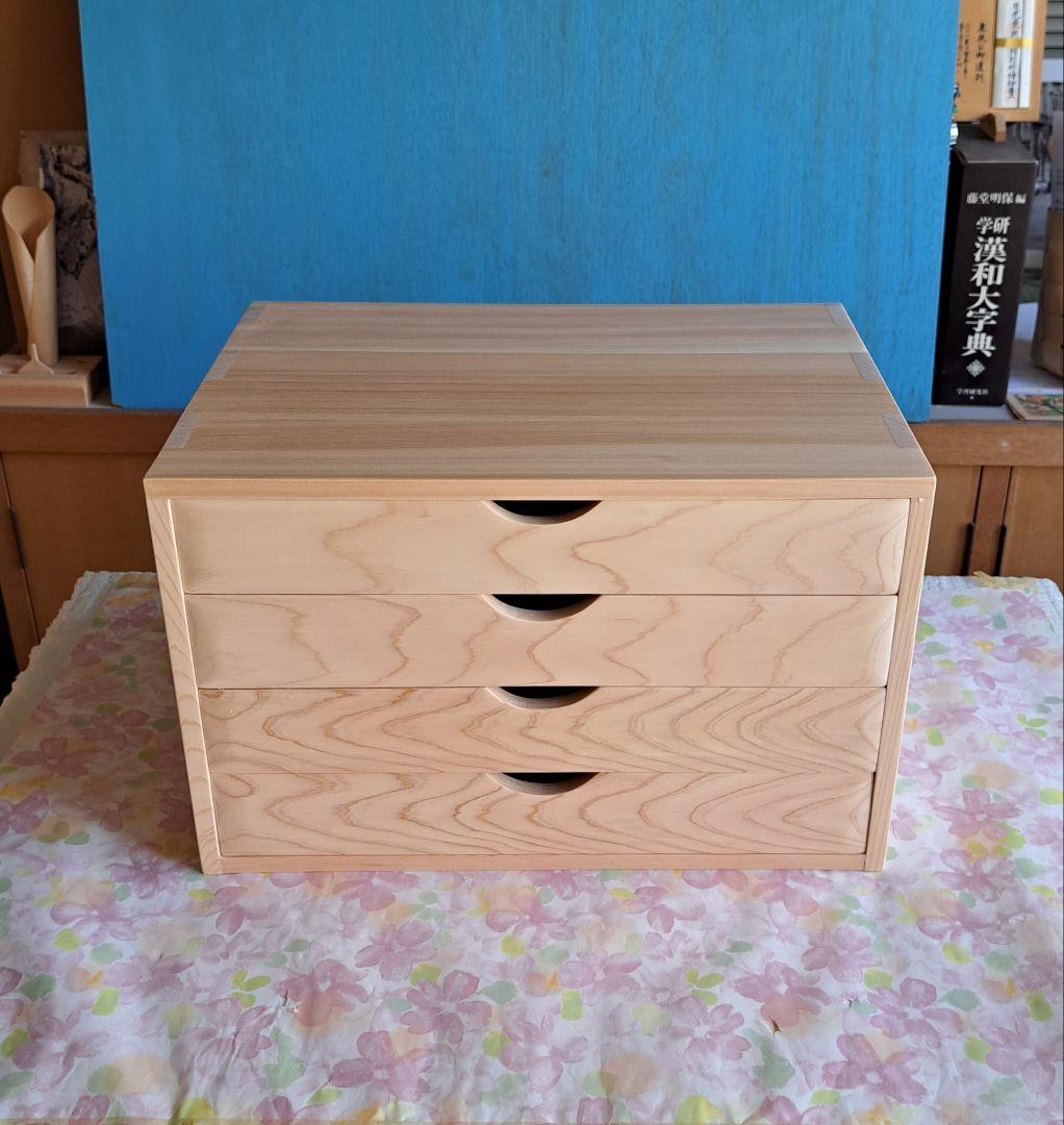 Aurelius さまへ桧スツールと ４段チェストです。