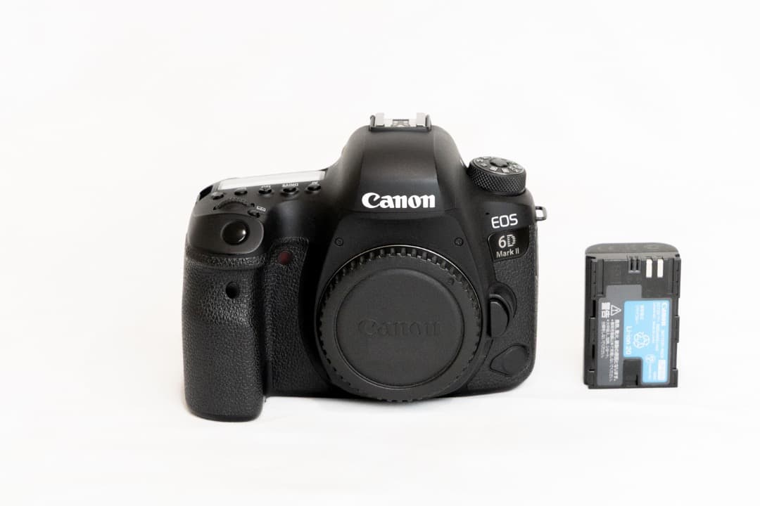 キヤノン EOS 6D mark2 美品完動品 付属品全部 ショット数57450