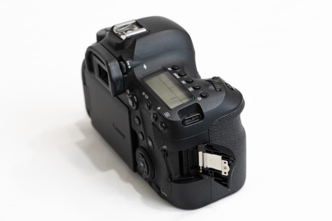 キヤノン EOS 6D mark2 美品完動品 付属品全部 ショット数57450