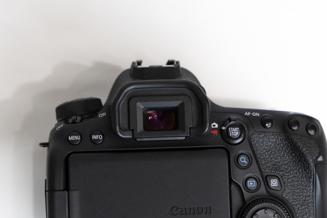 キヤノン EOS 6D mark2 美品完動品 付属品全部 ショット数57450