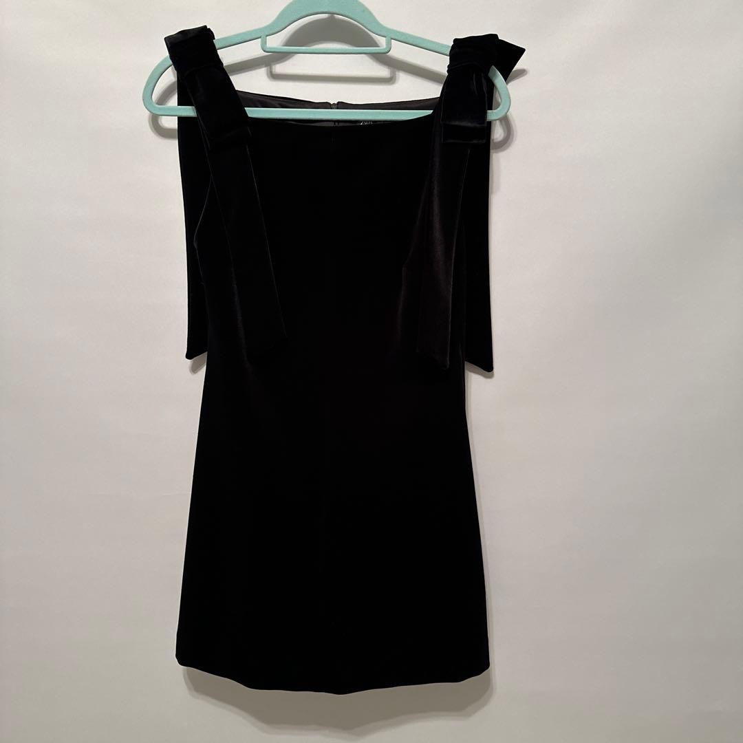 ZARA ブラックベルベットミニワンピース