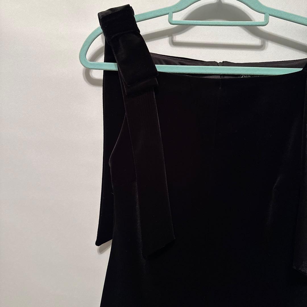 ZARA ブラックベルベットミニワンピース
