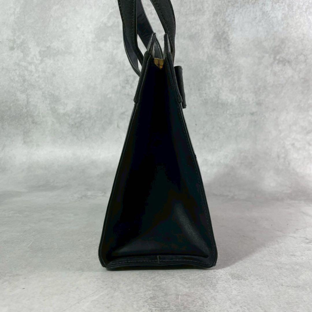 【美品✨】サルバトーレフェラガモ ヴァラリボン ハンドバッグ レザー 黒