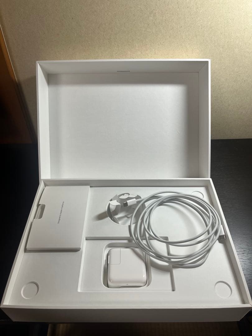 【極美品】箱付き MacBook Air M1 256GB 8GB