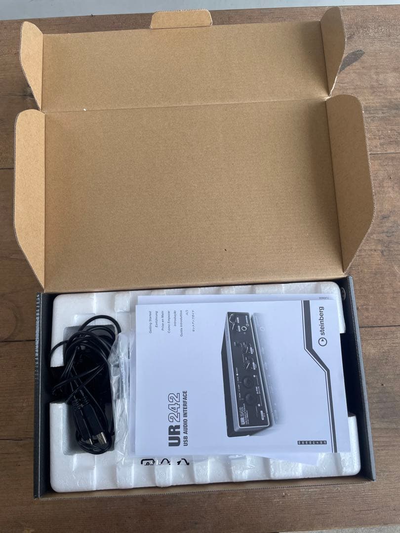 Steinberg UR242 USBオーディオインターフェイス　付属品有り