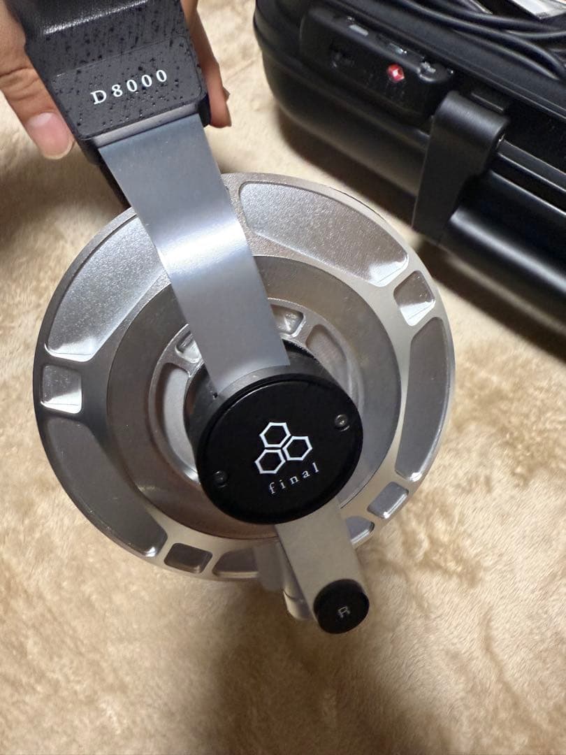 美品 final D8000 シルバー プロテクトケース付き【付属品完備】