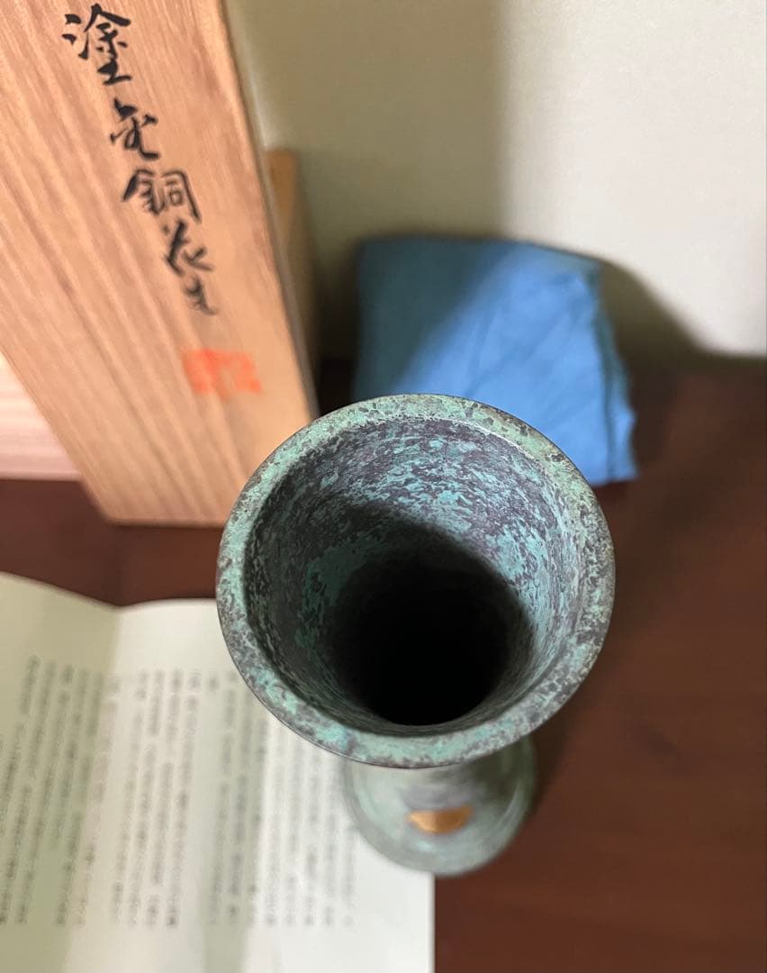 平安　秦蔵六造　鋳金家　立鼓式 塗壺銅花器