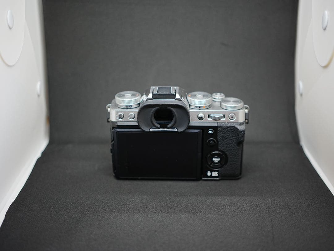 富士フイルム　X-T5 FUJIFILM ミラーレス一眼　カメラ本体+おまけ