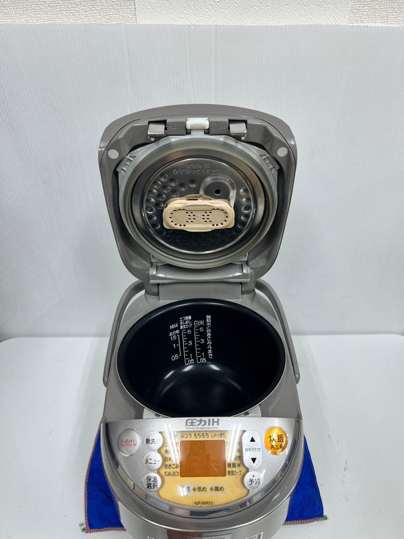 象印 ZOJIRUSHI 圧力IH炊飯ジャー NP-NR10（プラチナ厚釜）