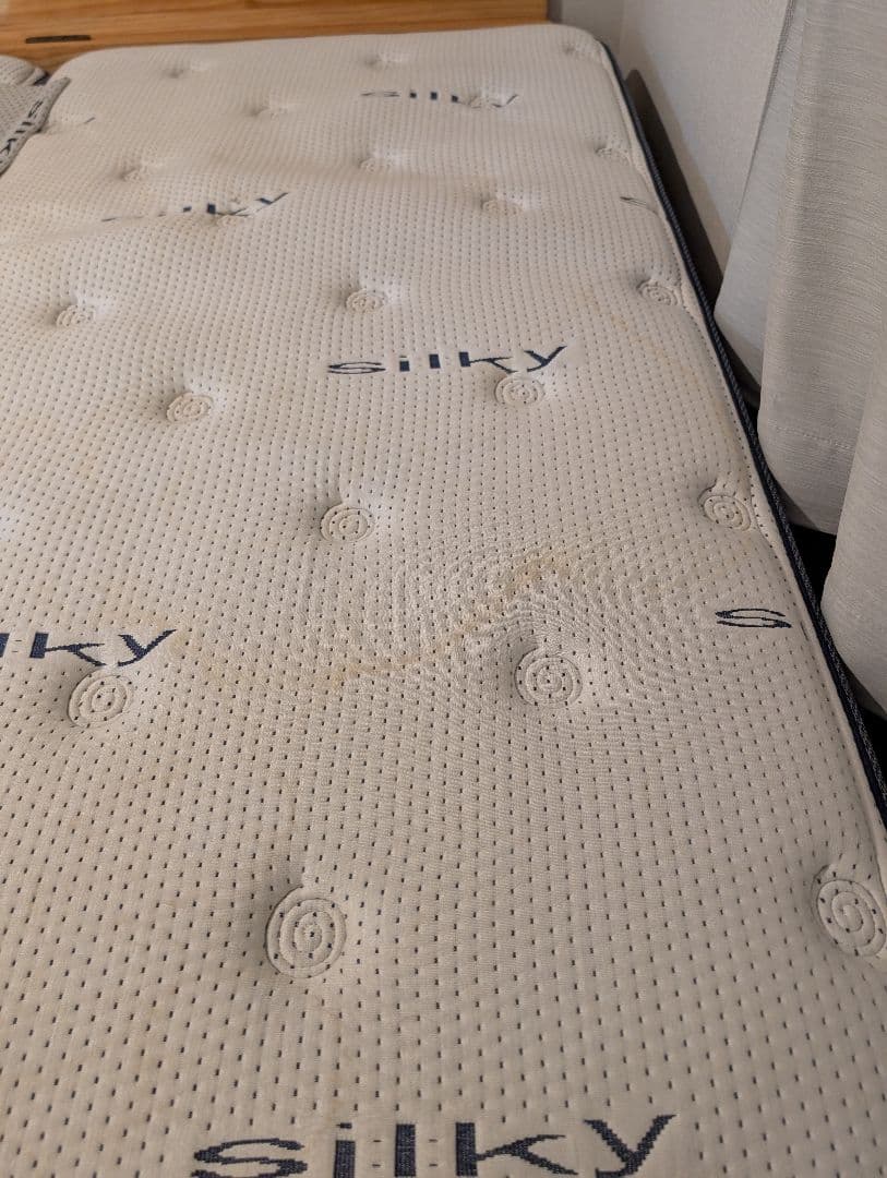 引き取り限定　クイーンベッドフレームのみ