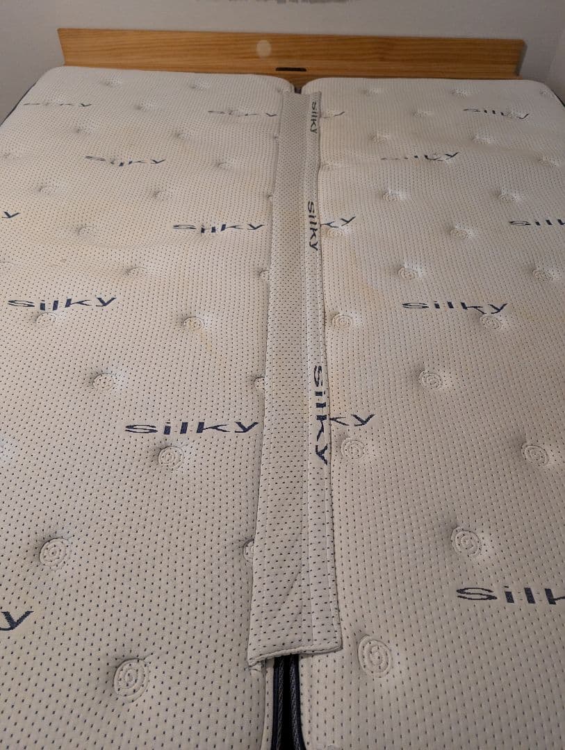 引き取り限定　クイーンベッドフレームのみ