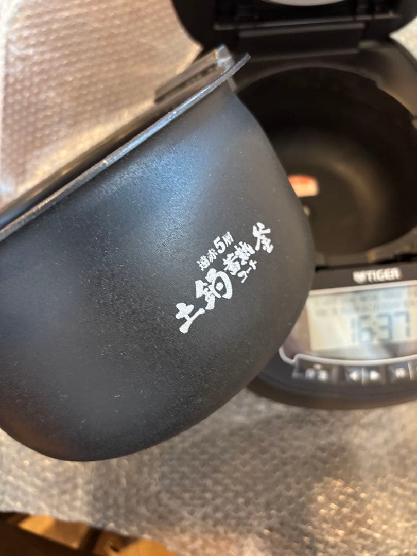 [本日まで]TIGER 土鍋ごはん釜 ブラック　5.5合　圧力IH 説明書付き