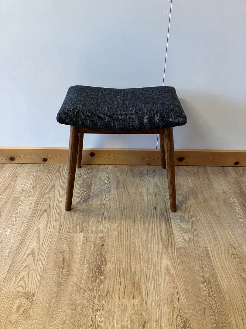 レッドオーク無垢材　スツール　新品　ブラウン色