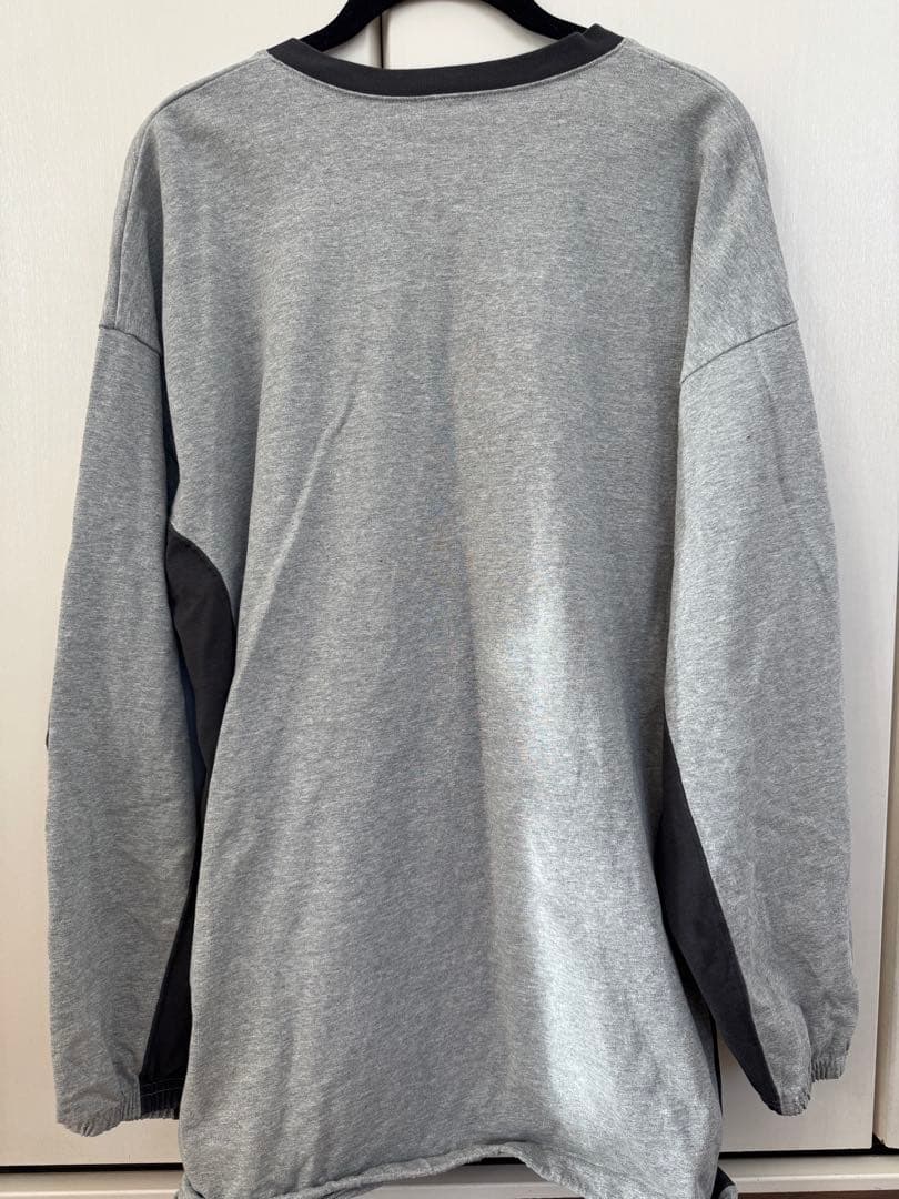 SMCロゴ Vネックトレーナー グレー