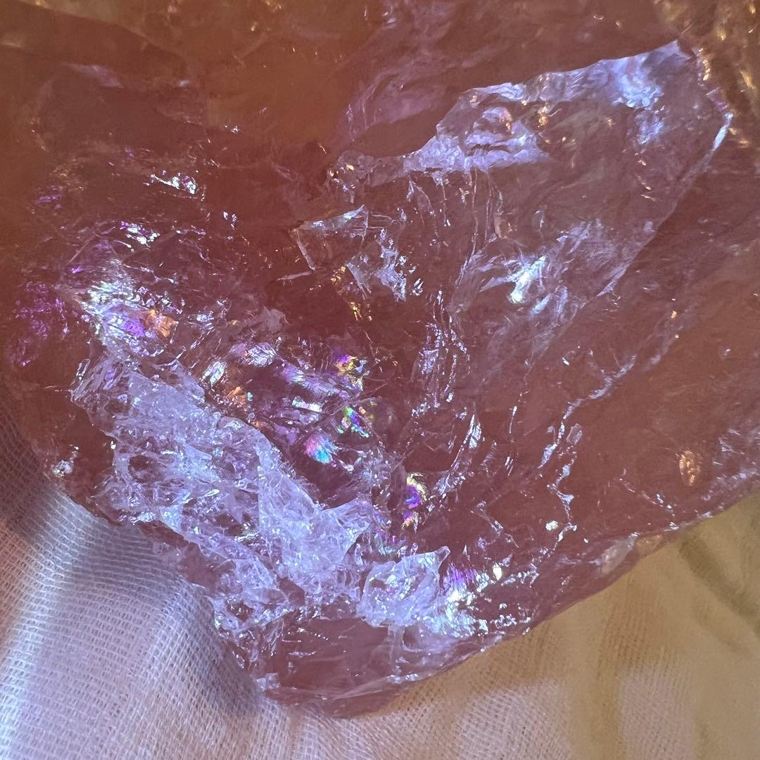 レインボー入り 特大ローズクォーツ 584g 天然石 パワーストーン