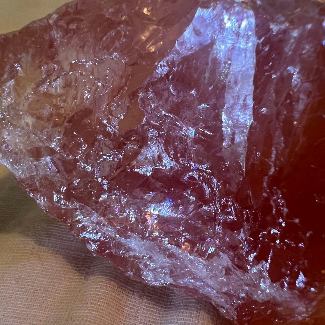 レインボー入り 特大ローズクォーツ 584g 天然石 パワーストーン