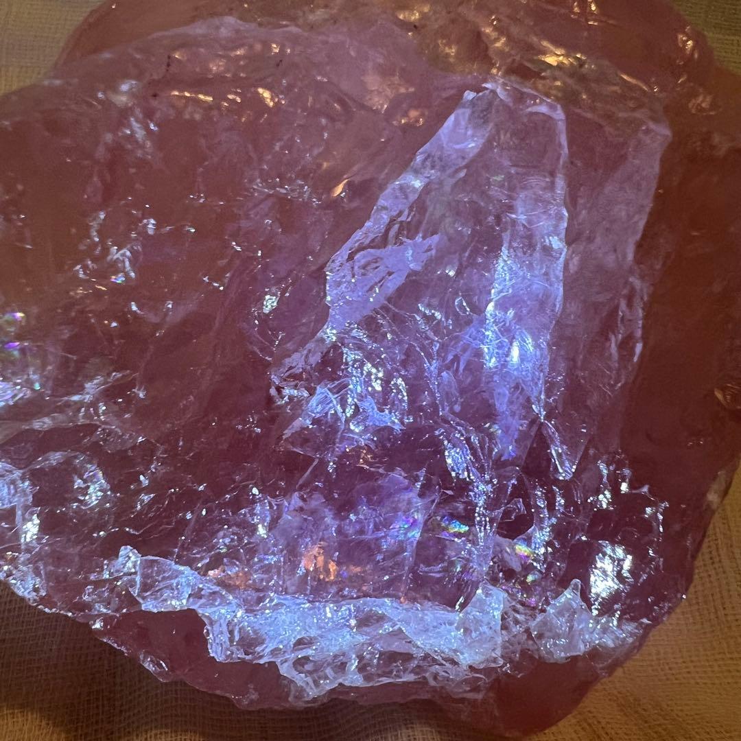 レインボー入り 特大ローズクォーツ 584g 天然石 パワーストーン