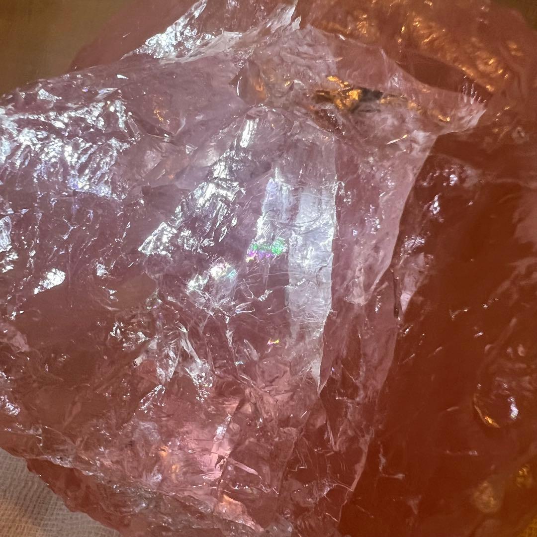 レインボー入り 特大ローズクォーツ 584g 天然石 パワーストーン